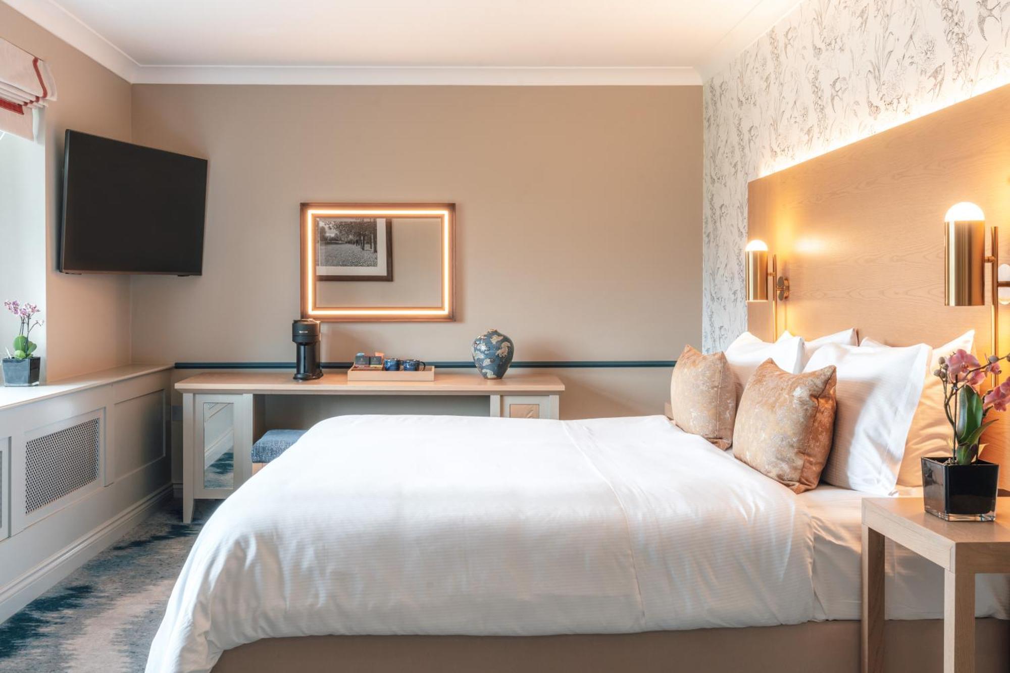 The Belfry Hotel & Resort Sutton Coldfield Room photo
